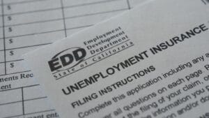 美国初请失业金升至19.7万，PCE报3.7%远超2%目标，美联储加息信号与跨资产传导