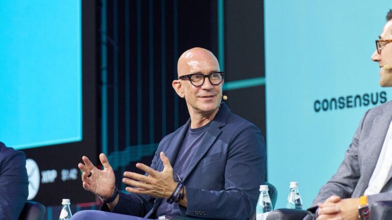 Securitize CEO Carlos Domingo 在 Consensus Miami 2026 上发言