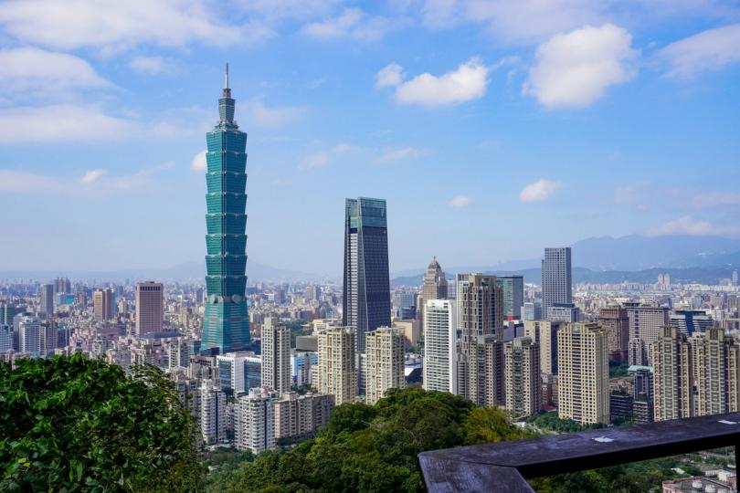 象征台湾加密监管新篇章的台北天际线