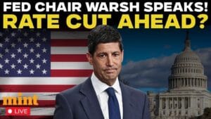 美联储主席凯文·沃什在2026年杰克逊霍尔年会上发表演讲，背景为怀俄明州会议中心讲台。