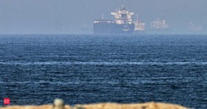 霍尔木兹海峡地图与油轮通行示意图