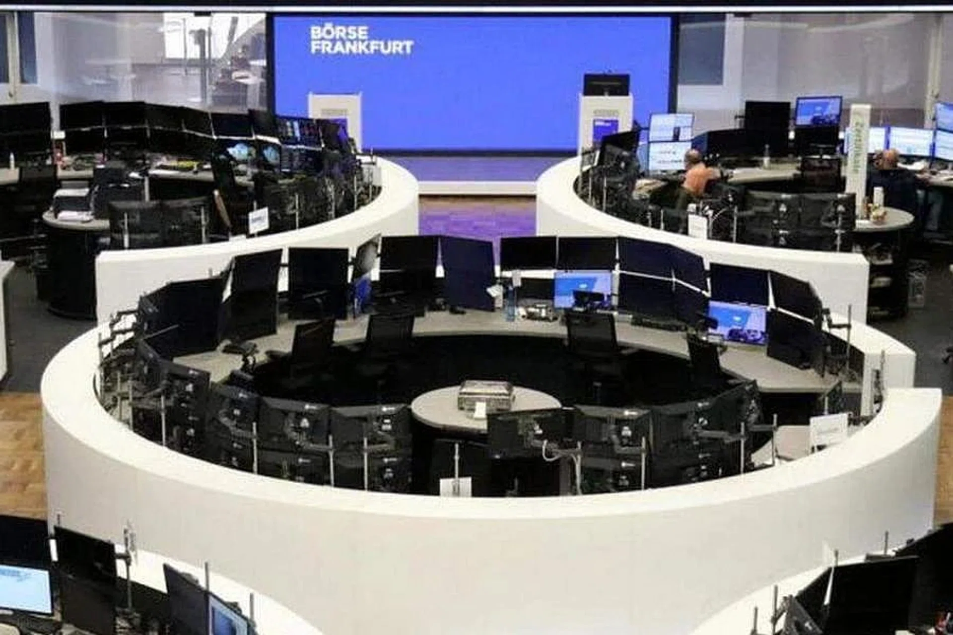 泛欧Stoxx 600指数2026年8月26日收于656.41点,背景为欧洲央行总部外景