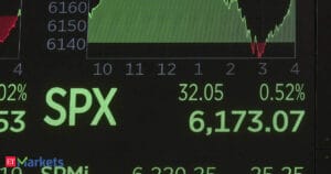 标普500与纳指8月12日收盘走高，CoreWeave上调资本开支与7月CPI降温共振