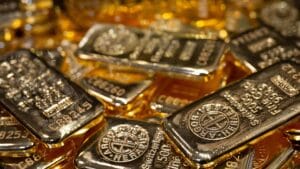 黄金期货周线图：本周累涨约4.7%，逼近三个月高点