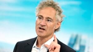 Palantir 联合创始人兼CEO Alex Karp 2026年7月27日在纽约Fox Business演播室接受采访的照片