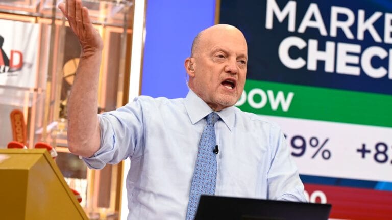 CNBC Jim Cramer 节目片头图，背景为美股大盘与科技股走势，用于配文 AI 资本支出叙事拐点分析