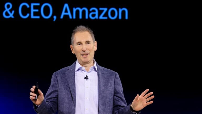 Andy Jassy在2025年2月纽约Alexa AI发布会上的演讲照片