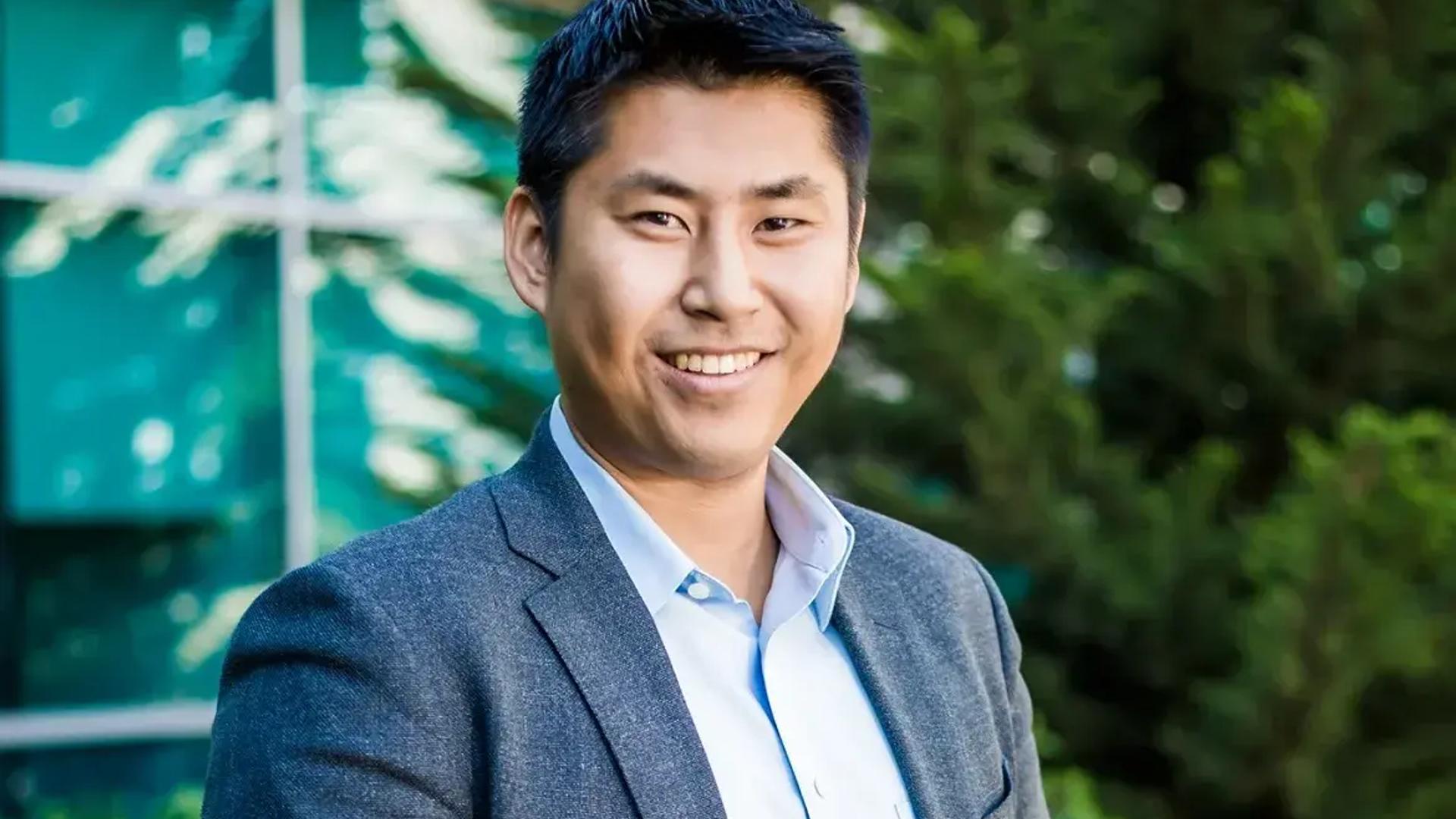 Dinari 联合创始人兼 CEO Gabe Otte 在发布会上介绍 dShares 代币化美股