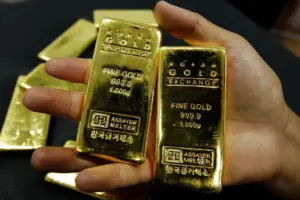 现货黄金在每盎司约4378美元位置持稳的K线示意图