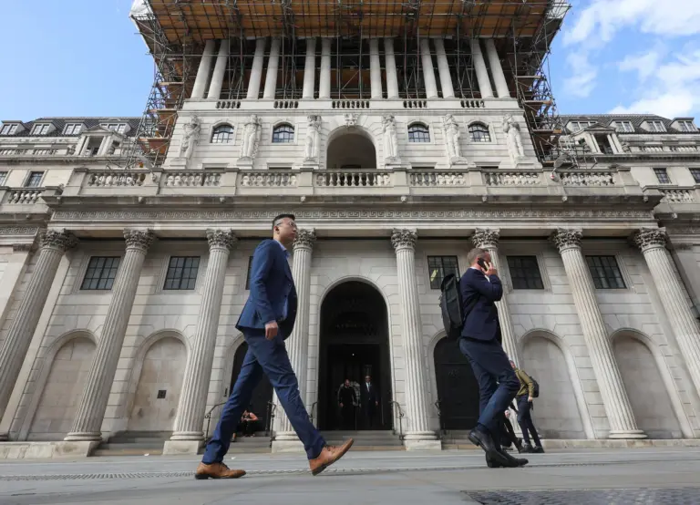 英央行9月议息日路透配图:经济师预计BoE维持3.75%利率不变