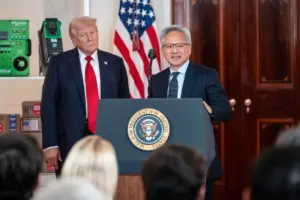 黄仁勋与特朗普在公开场合互动，背景为美国国旗