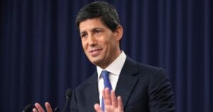 美联储软着陆叙事：Warsh相信不伤就业也能把PCE拉回2%