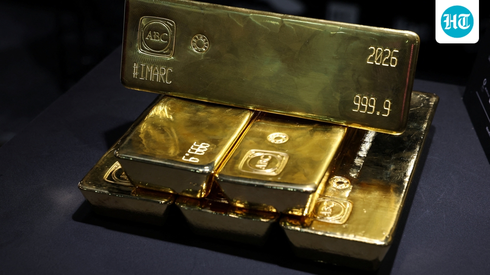 美联储利率决议后现货黄金回落的市场示意图