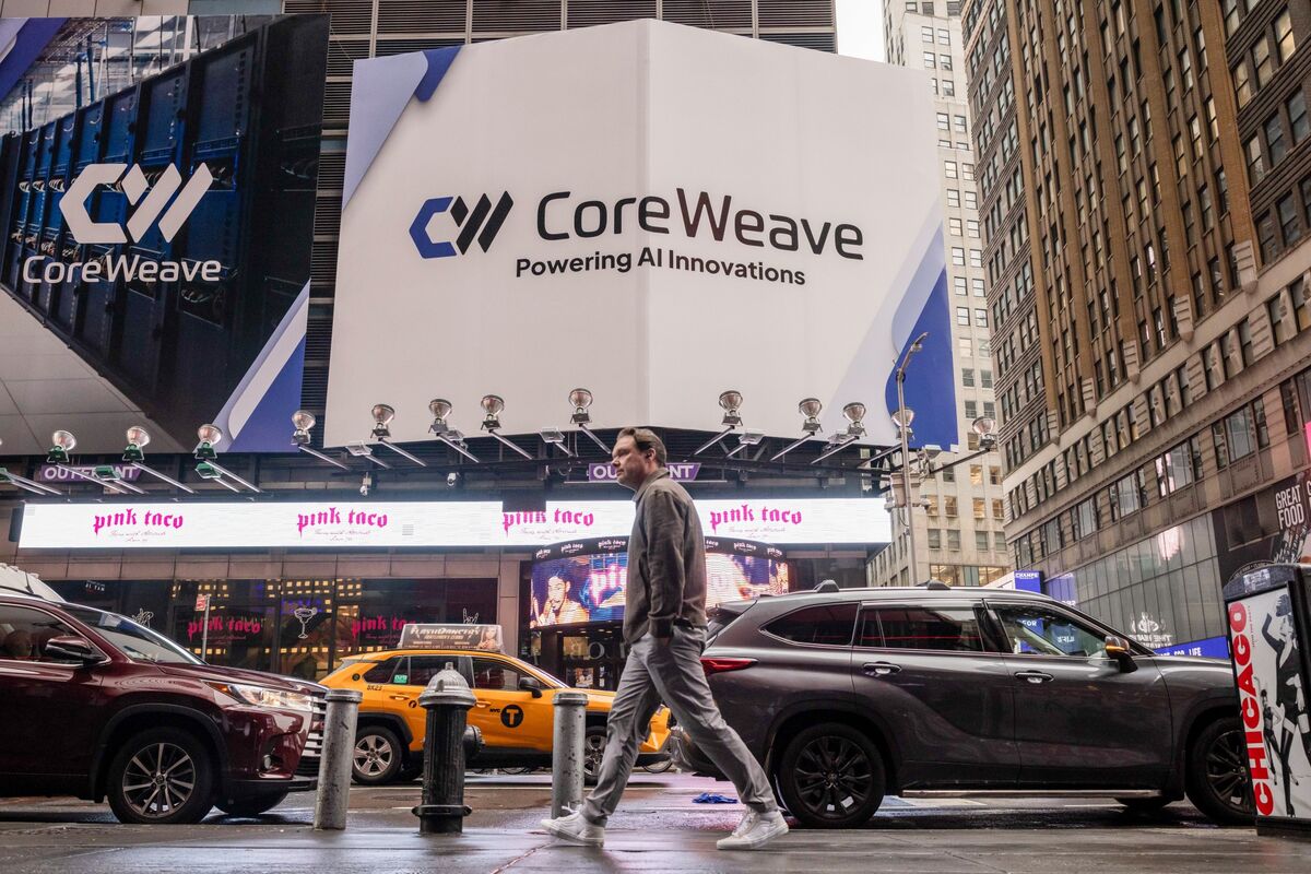 纽约时代广场上的CoreWeave公司标识,AI算力提供商在债务担忧中股价单周下跌约20%