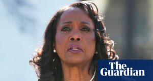 白宫门廊与美联储印章叠加，象征行政分支对美联储理事Lisa Cook的二次程序化挑战