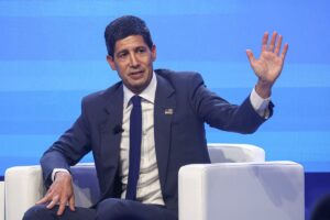 美联储主席 Warsh 在 IMF 曼谷年会上与 IMF 总裁 Kristalina Georgieva 进行炉边谈话