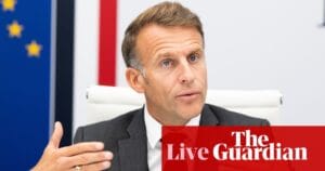 G7领导人视频会议后法国总统马克龙在爱丽舍宫发布关于释放1亿桶战略石油储备的声明